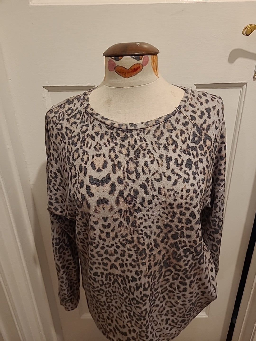 Ladies Peacocks Size 10 Leopard Print Long Sleeve Blouse