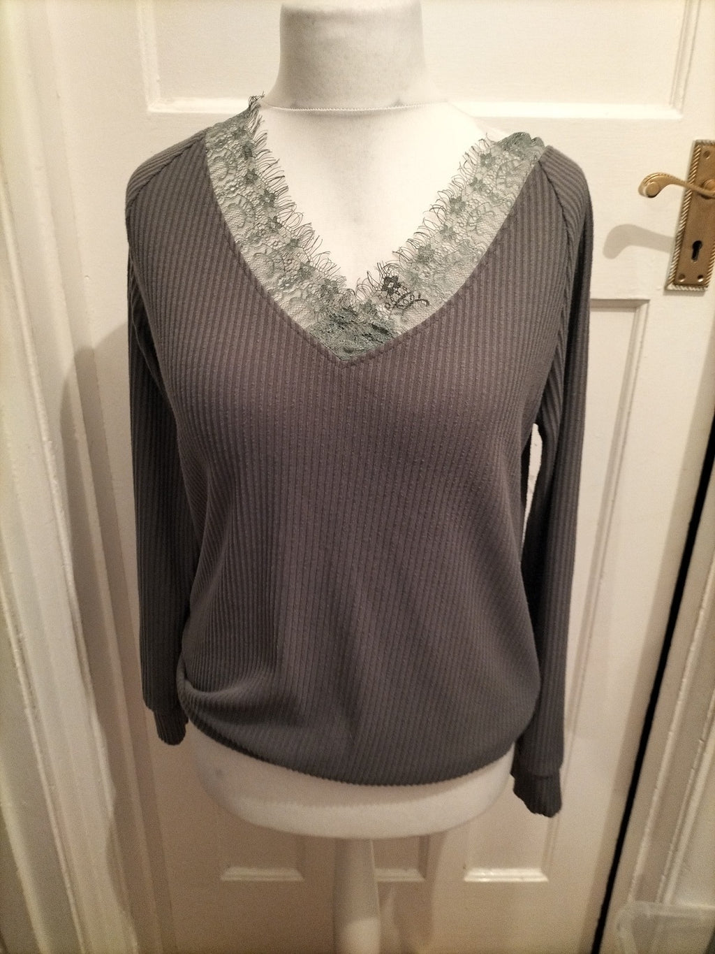 Ladies Size M Grey Ribbed Fray Hem Detail Long Sleeved T-shirt
