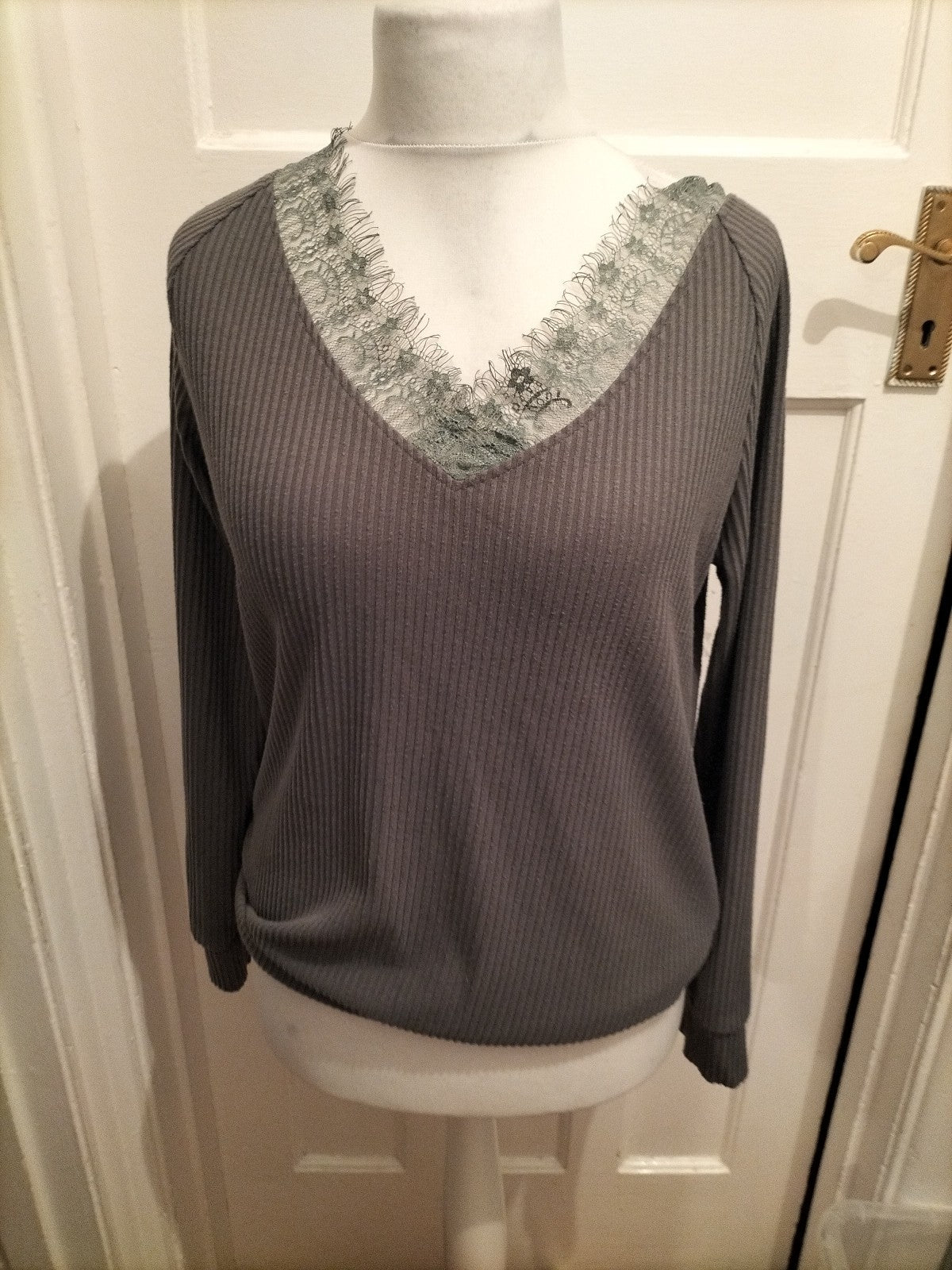 Ladies Size M Grey Ribbed Fray Hem Detail Long Sleeved T-shirt