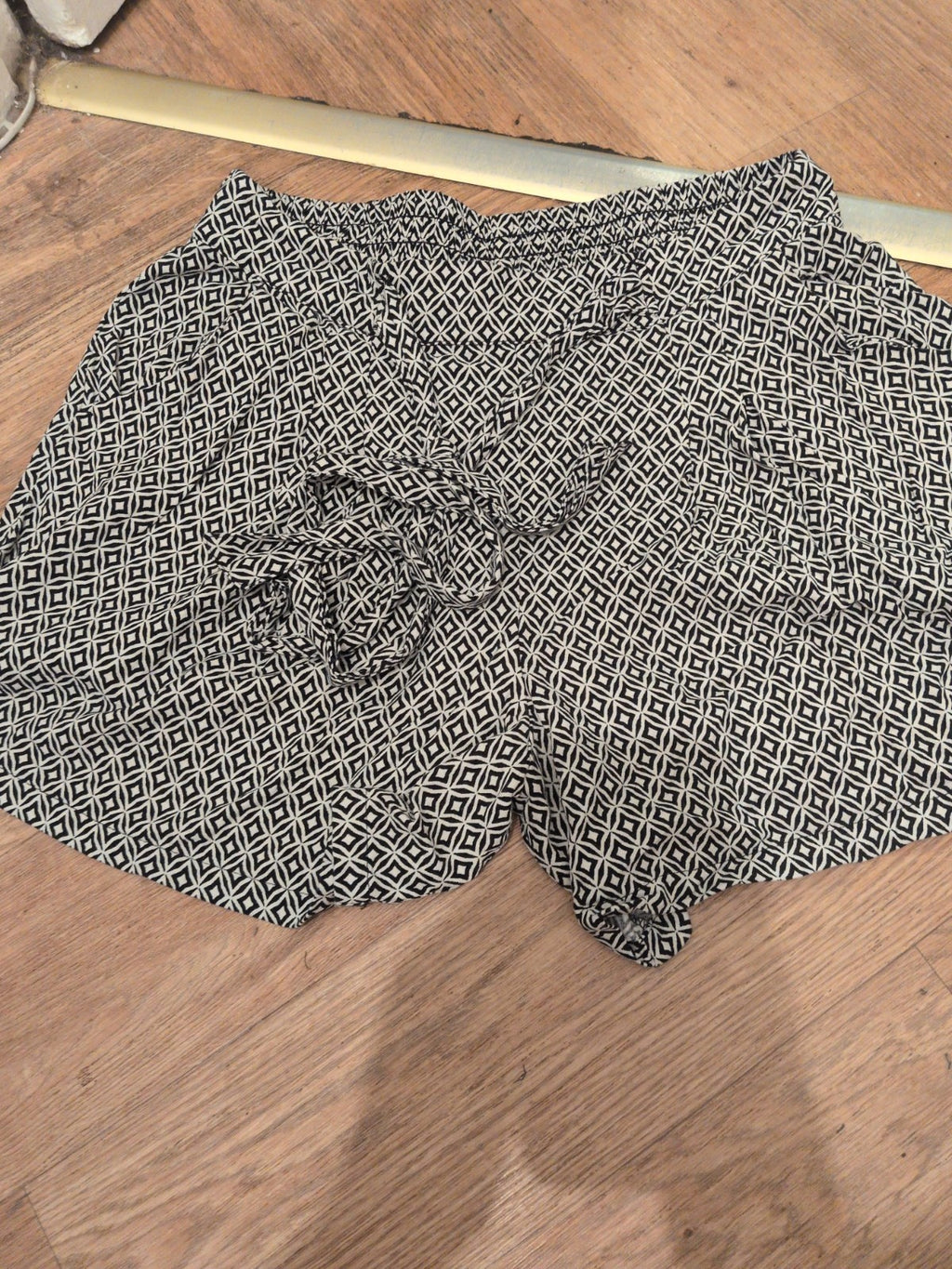 Ladies Anko Size 14 Black And White Elasticated Shorts