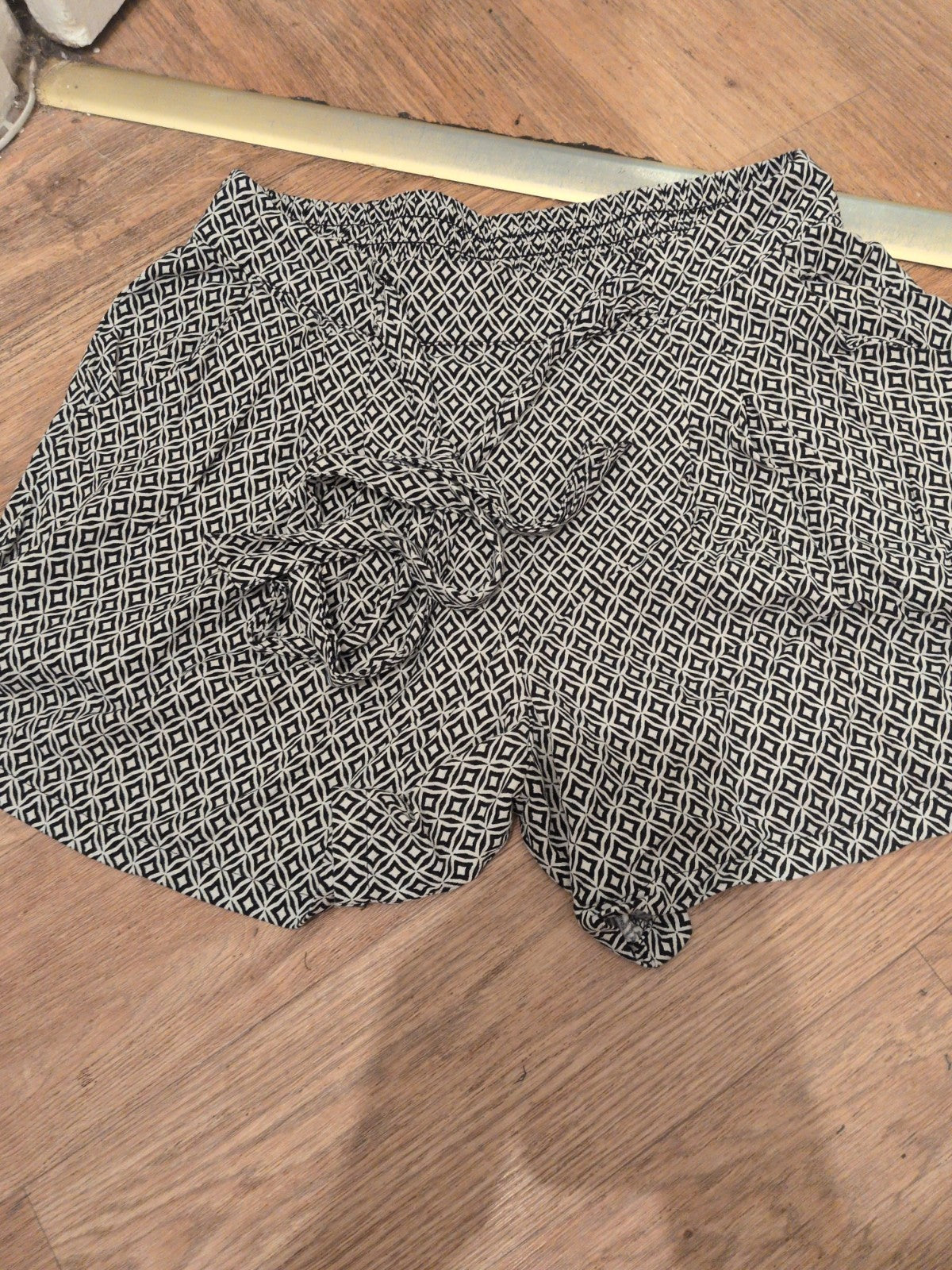 Ladies Anko Size 14 Black And White Elasticated Shorts
