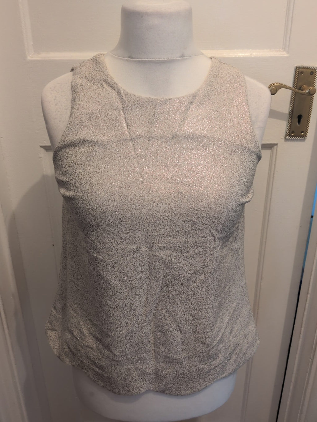 Ladies Oasis Size 10 White And Silver Rear Buttoned Sleeveless Blouse