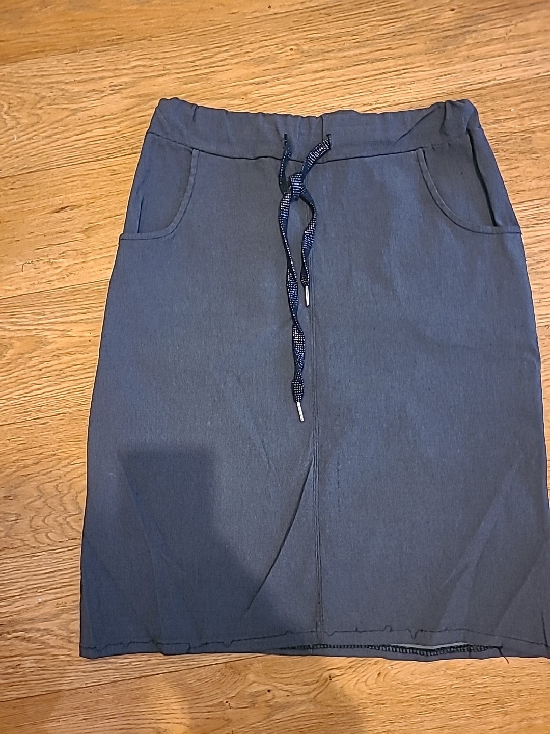 Ladies Size 8 Grey Elasticated Pencil Skirt