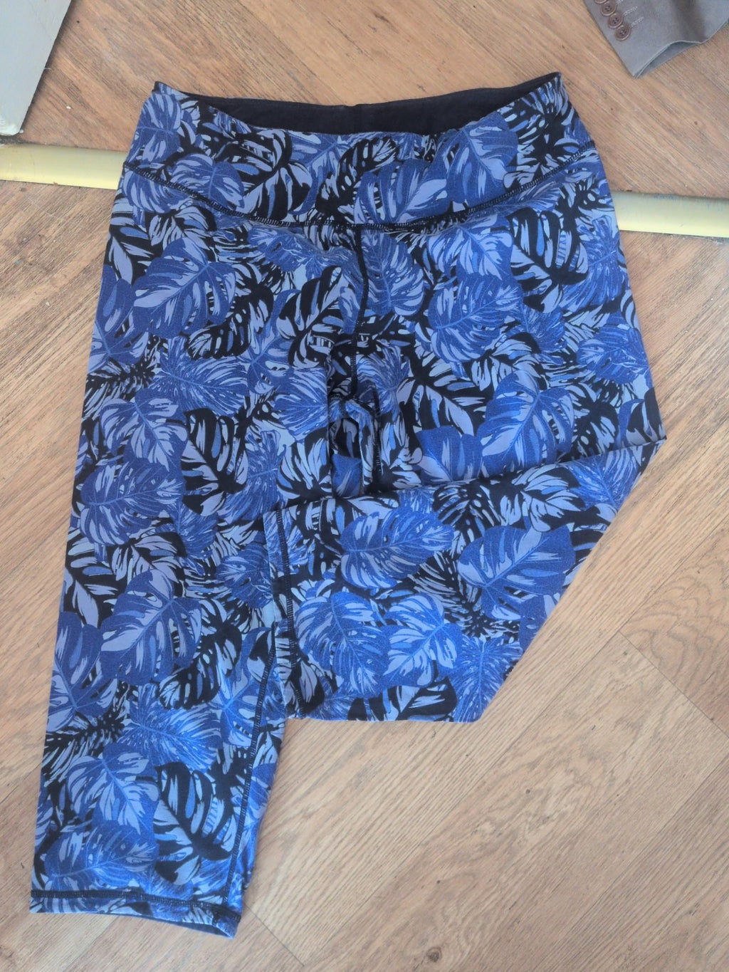 Ladies Med/large Crop Active Leggings Purple/blue/ Black Free Delivery