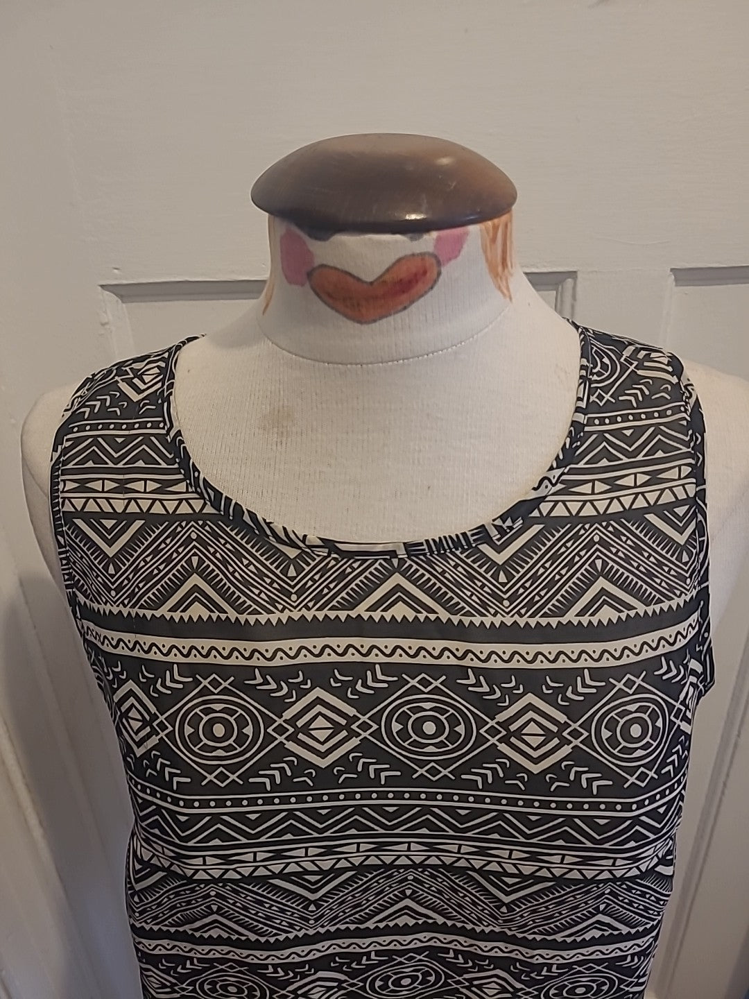 Ladies New Look Size 10 Black Pale Grey Aztec Design Sleeveless Tank Top