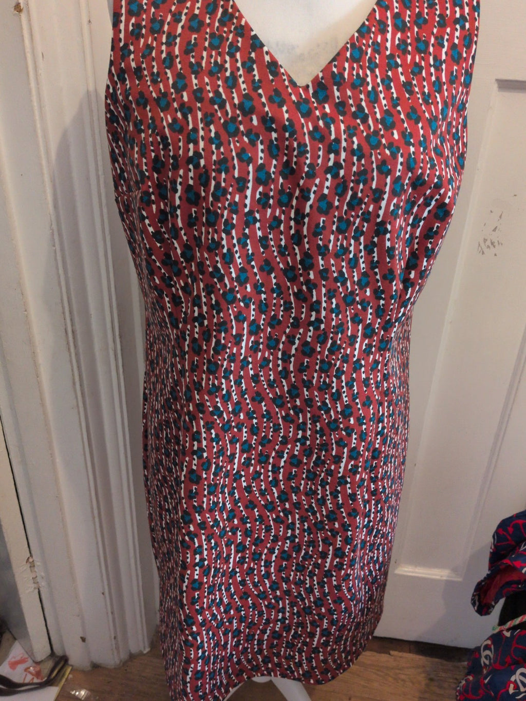 Ladies Tu 18 Brown Patterned V Neck Sleeveless Dress