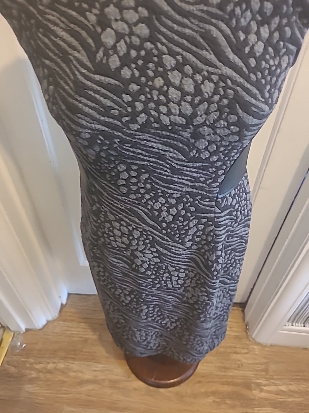 Ladies Maggy London Size 8 Grey Black Sleeveless Dress
