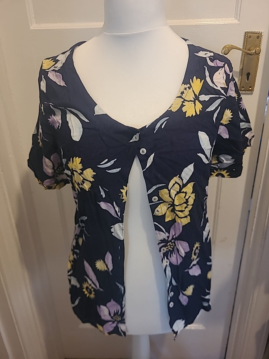 Ladies Bonmarche Size 14 Black Floral Buttoned Blouse Short Sleeve