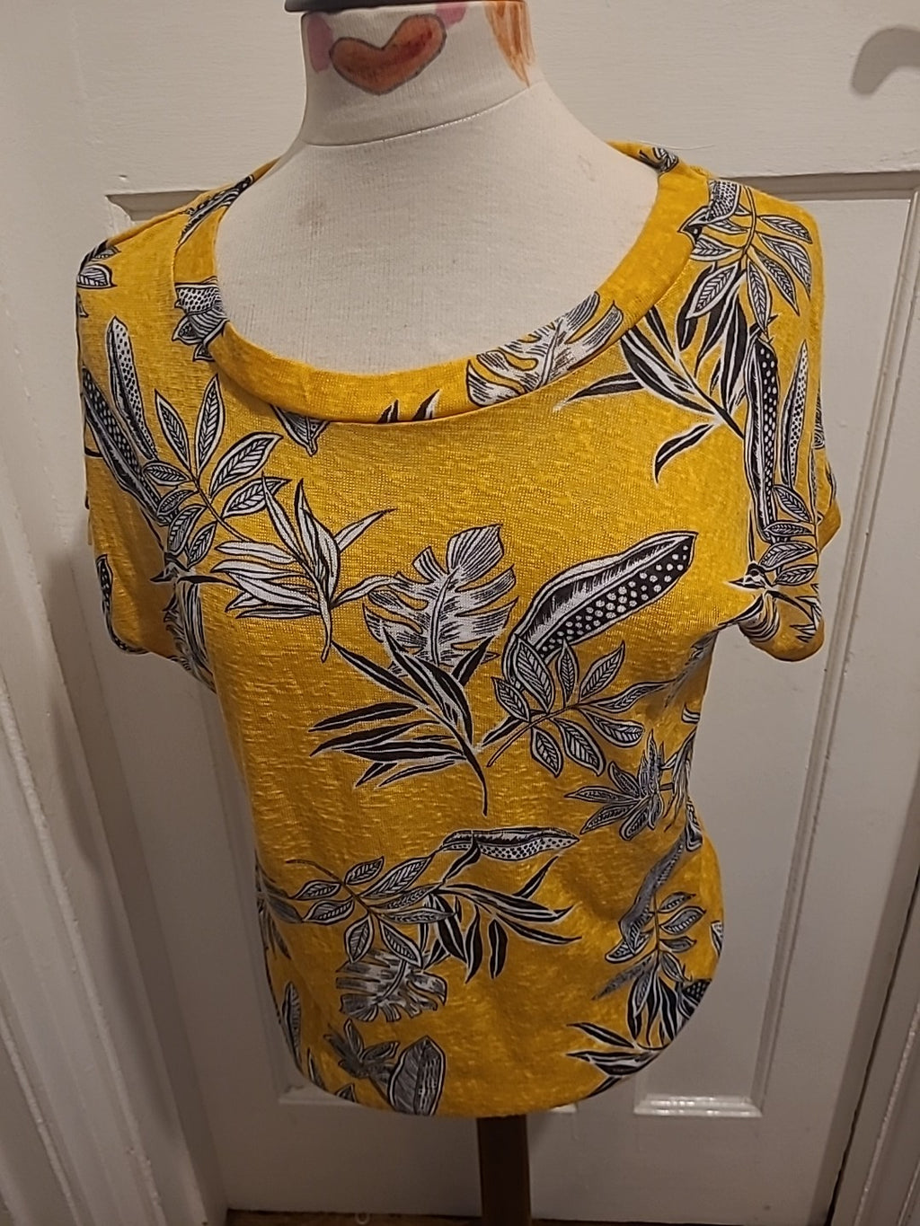 Ladies Peacocks Size 8 Yellow And White Leef Short Sleeve Top