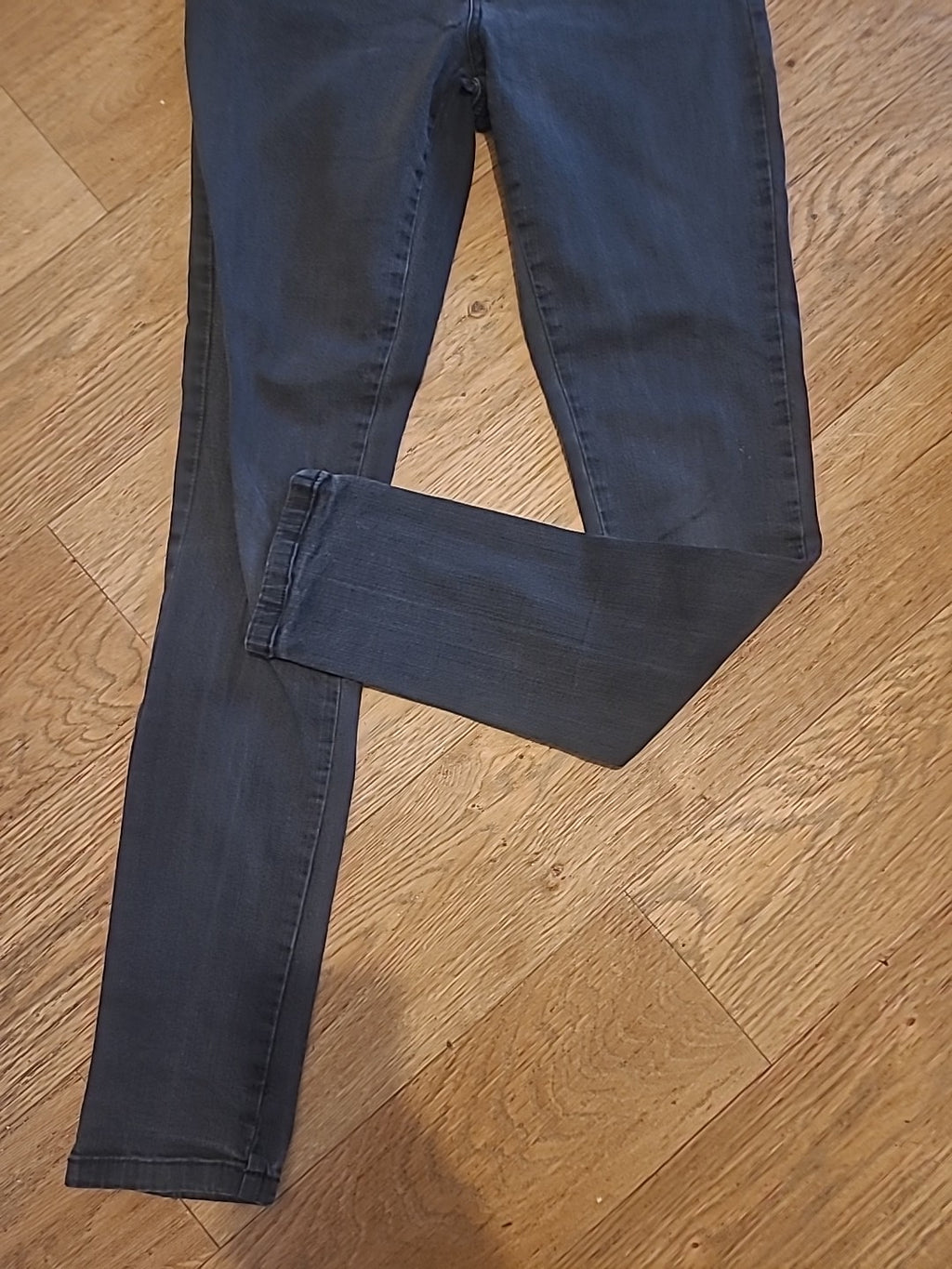 Ladies Denim&Co Size 10 Skinny Grey Jeans