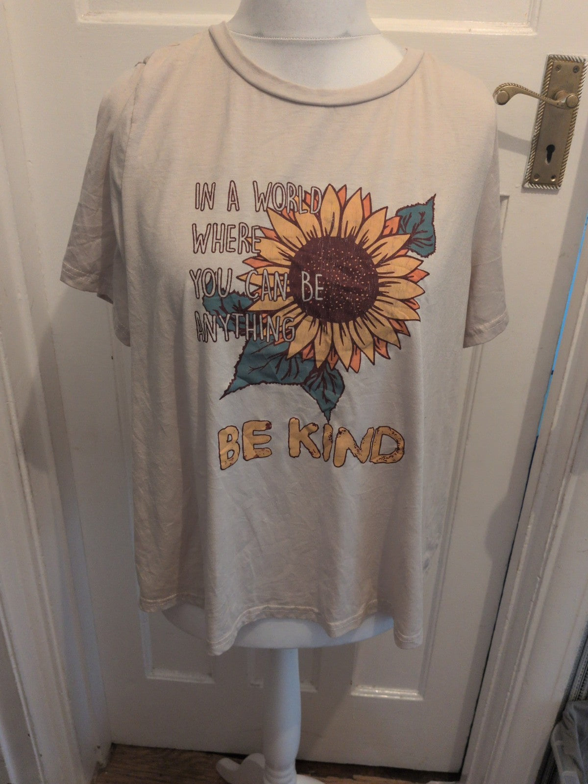 Shein 2XL Be Kind Print T-shirt Cracking