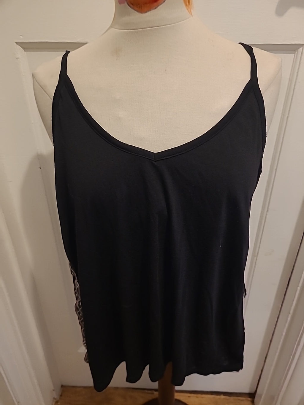 Ladies Primark Size 20 Black Sleeveless Pattern On Sides Top