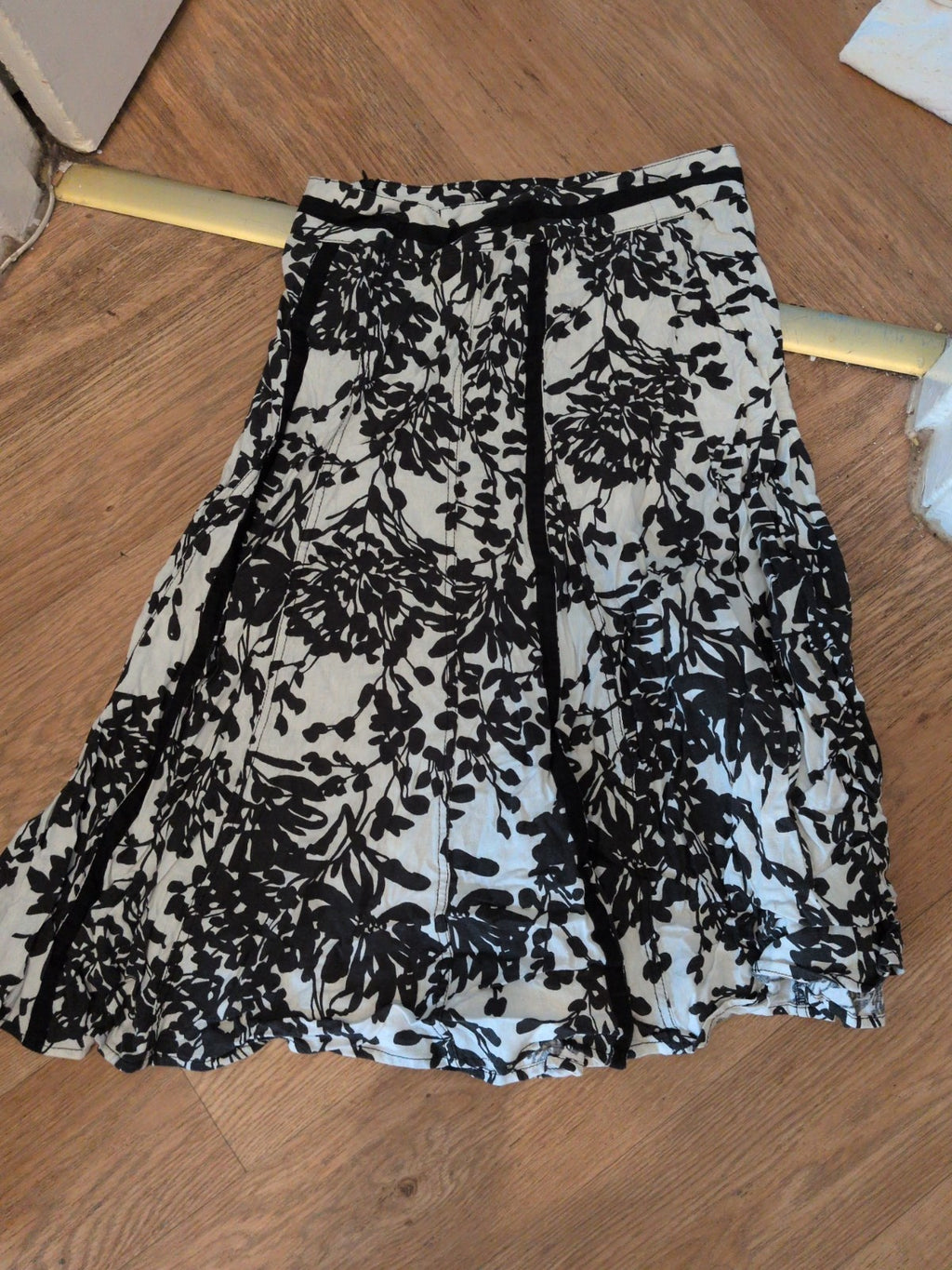 Maine New England 10 Black And White Midi-long Skirt