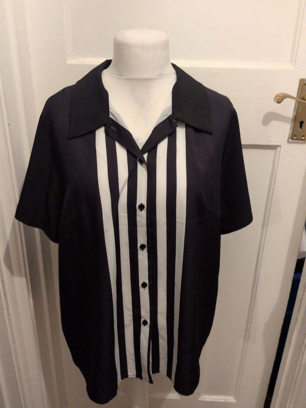 Large Black With White Short Sleeve Shirt
