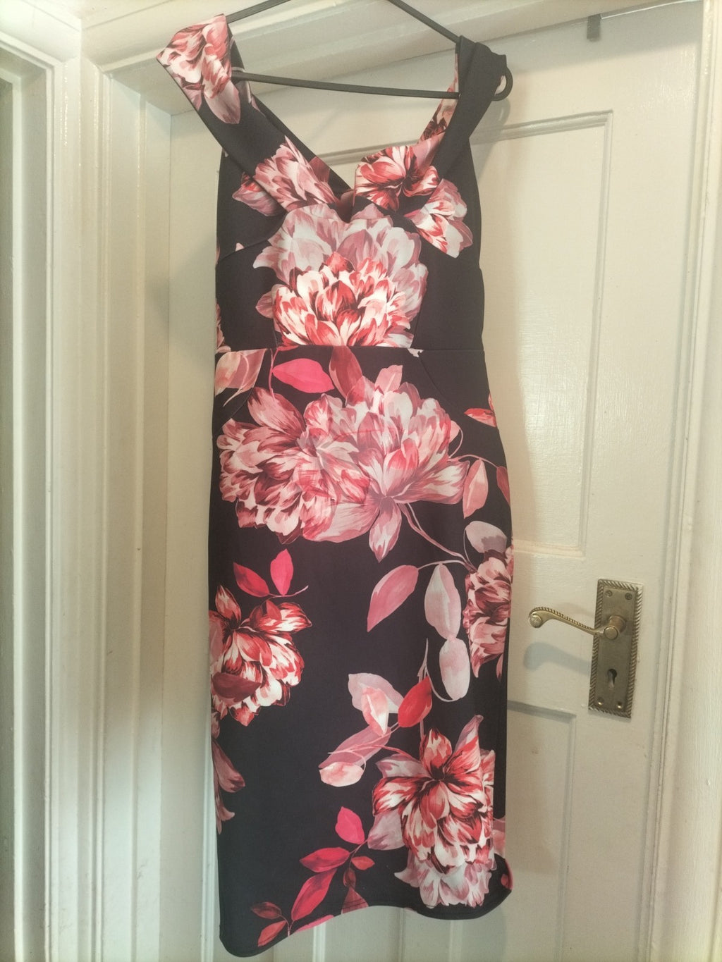 Ladies Missguided Size 10 Black Floral Sleeveless Dress