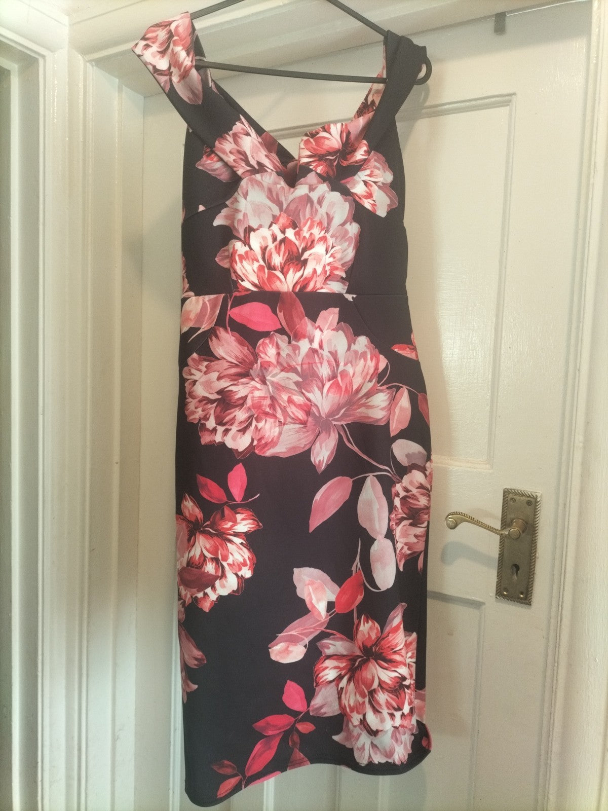 Ladies Missguided Size 10 Black Floral Sleeveless Dress
