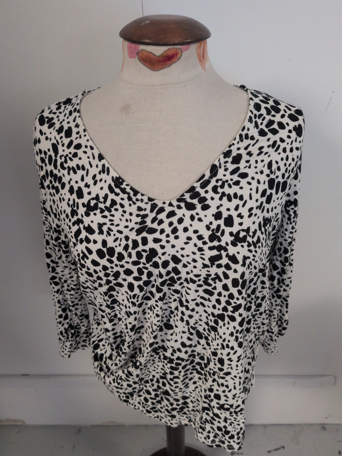 Tu 14 Black And White Leopard Print Long Sleeve Blouse