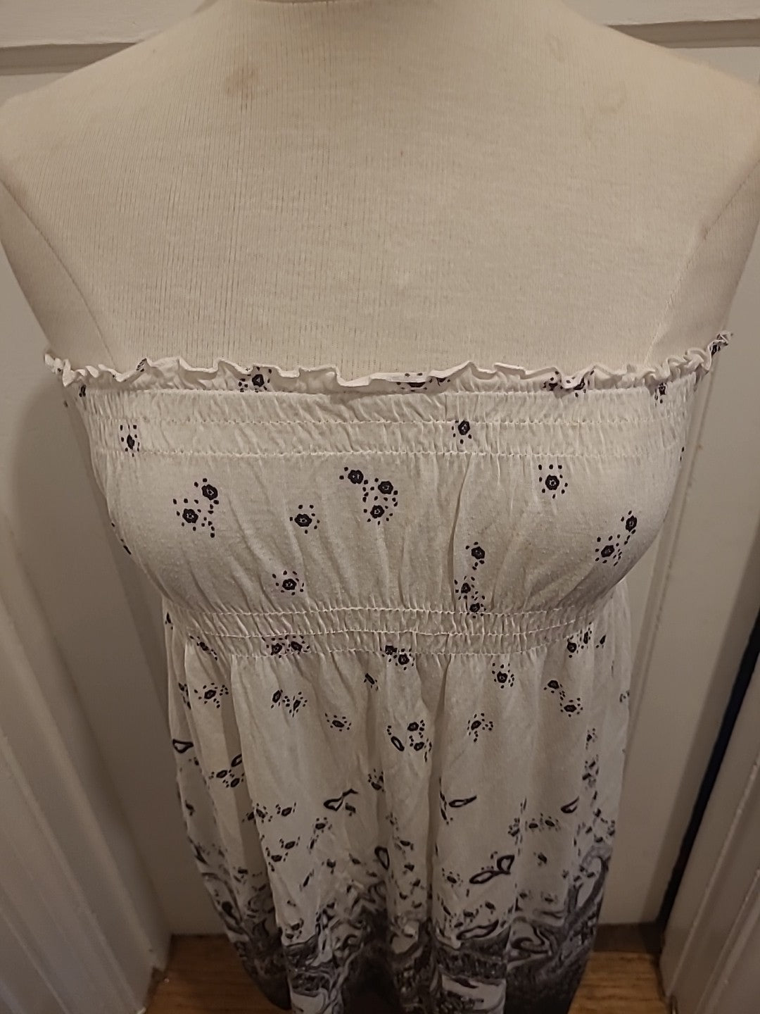 Ladies H&M Size Medium Black White Elasticated Sleeveless Strapless Top
