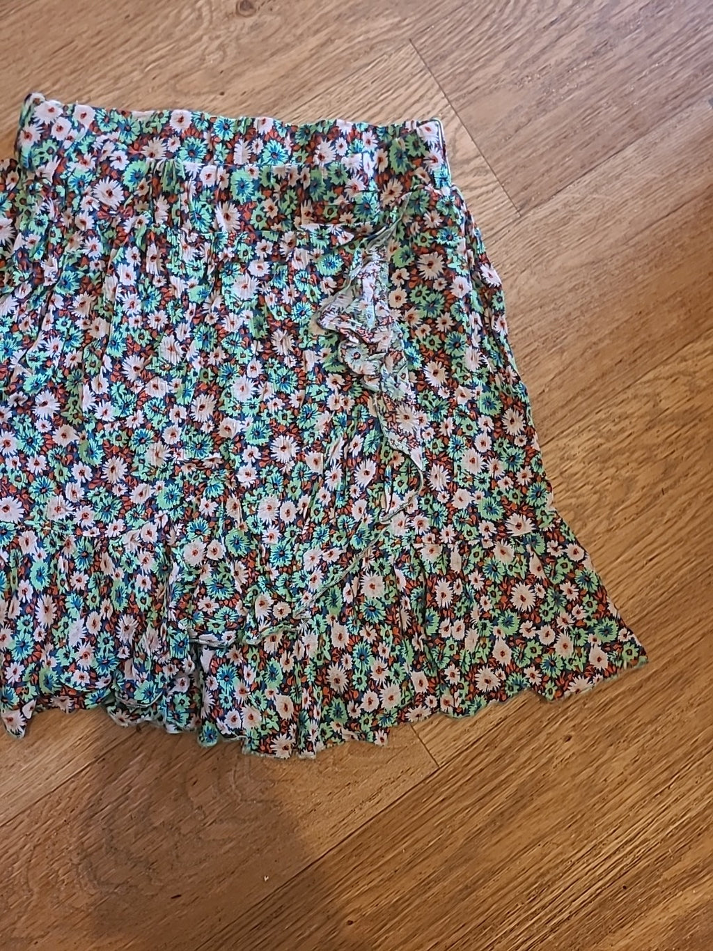 Ladies Zara Size XS Green Floral Elasticated Mini Skirt