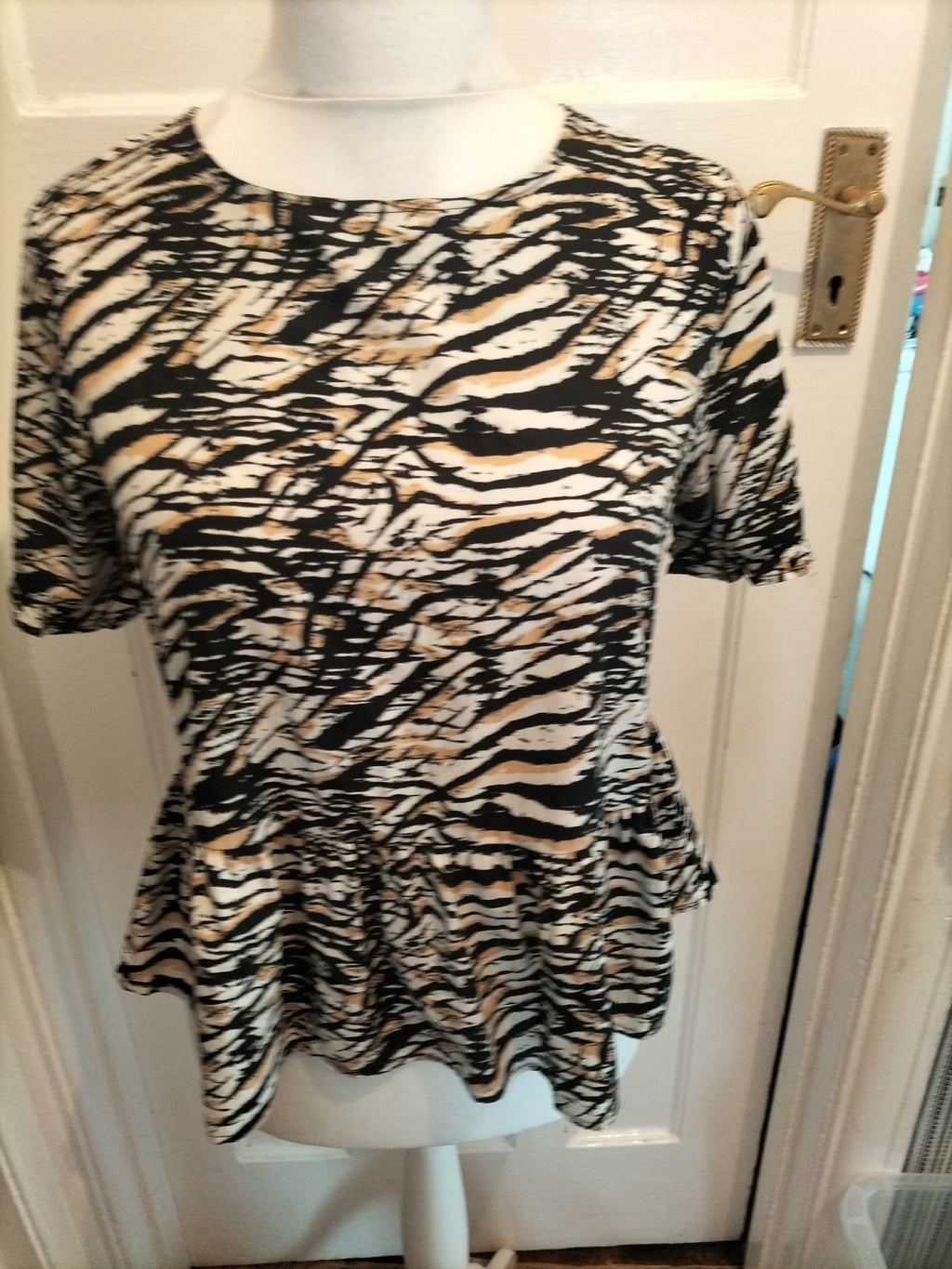 Ladies New Look Size 12 Beige/Black/White Short Sleeved Blouse