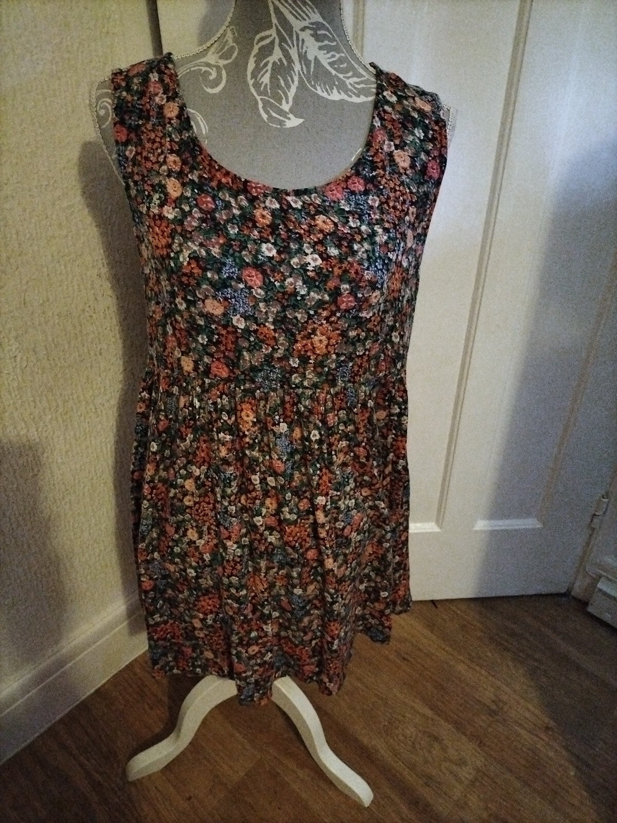 Ladies Whispering Smith Size Small Floral Sleeveless Long Top