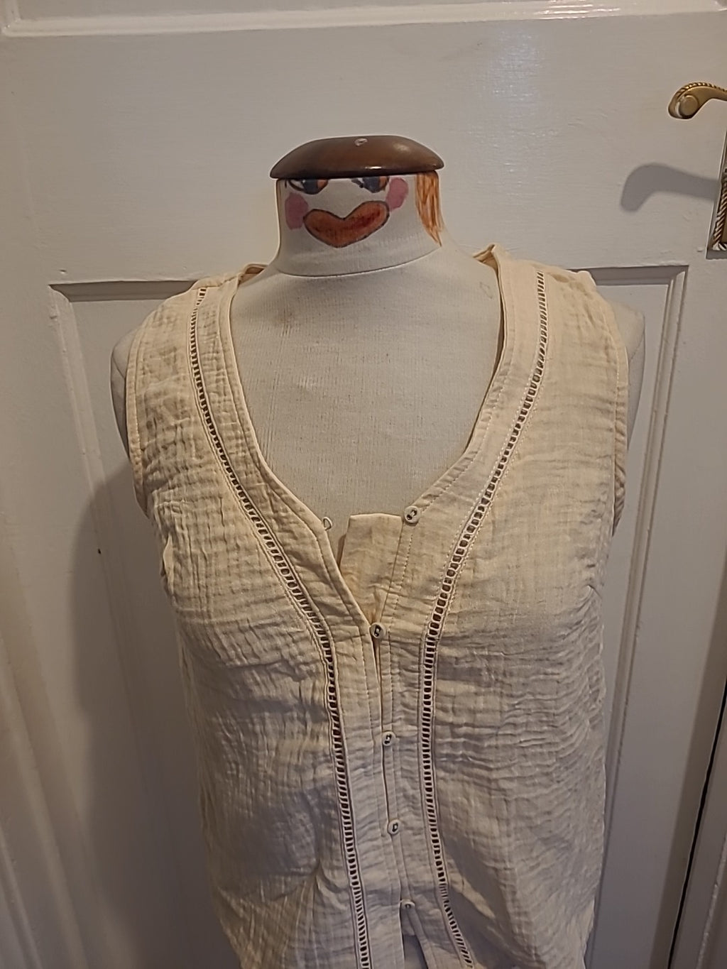 Ladies Tu Size 10 Beige Sleeveless Buttoned Night Shirt