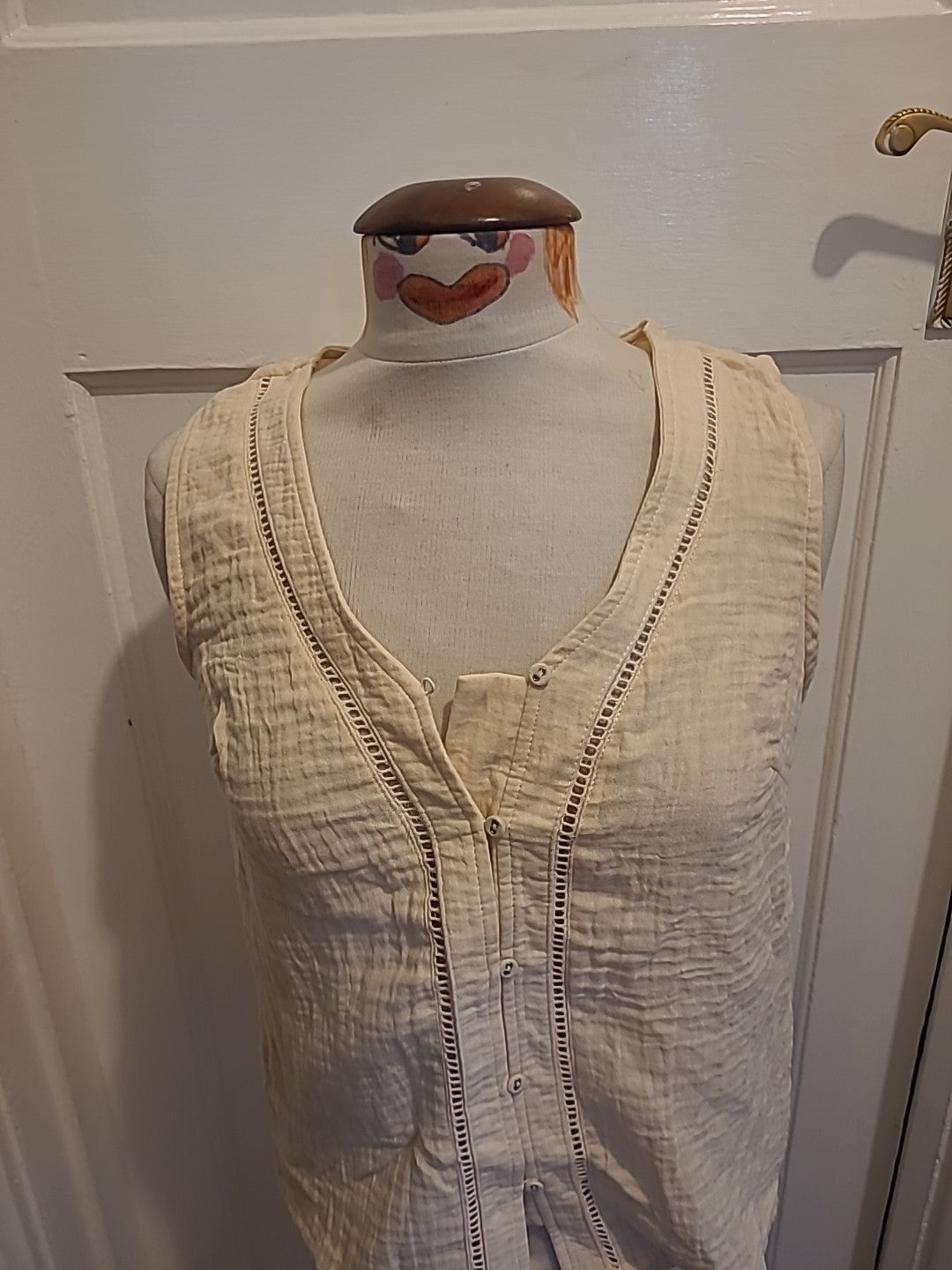Ladies Tu Size 10 Beige Sleeveless Buttoned Night Shirt