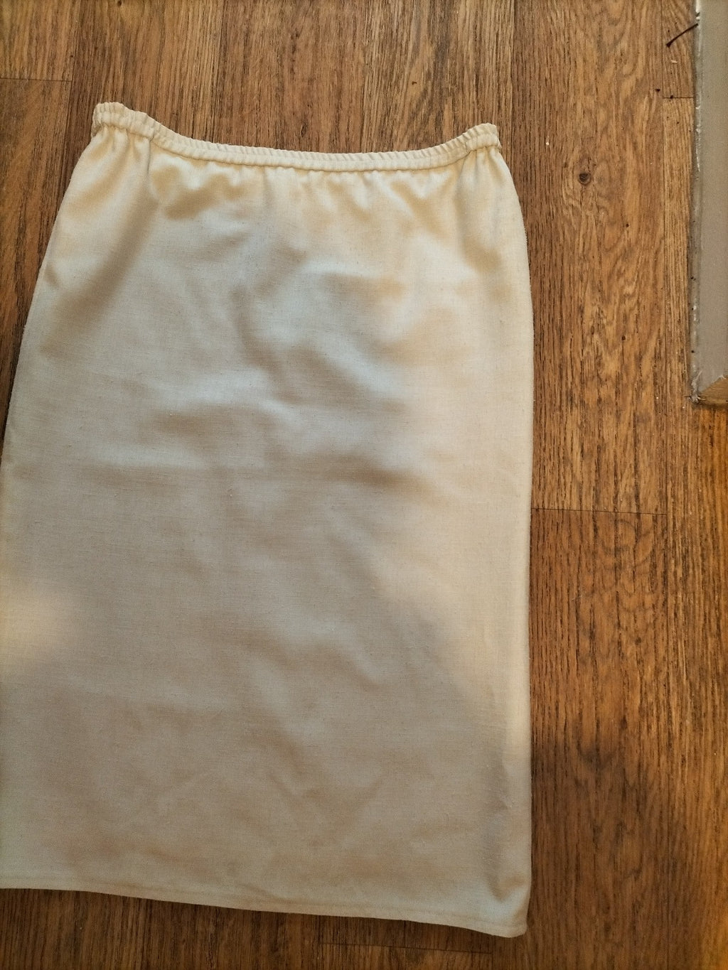 Ladies Size Euro 34 Cream Elasticated Pencil Skirt Lined