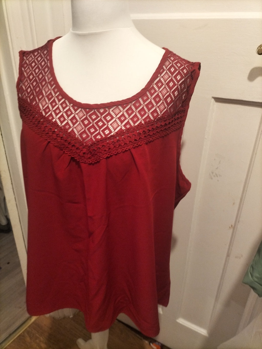 Ladies Size 4XL Deep Red Sleeveless Patterned Top