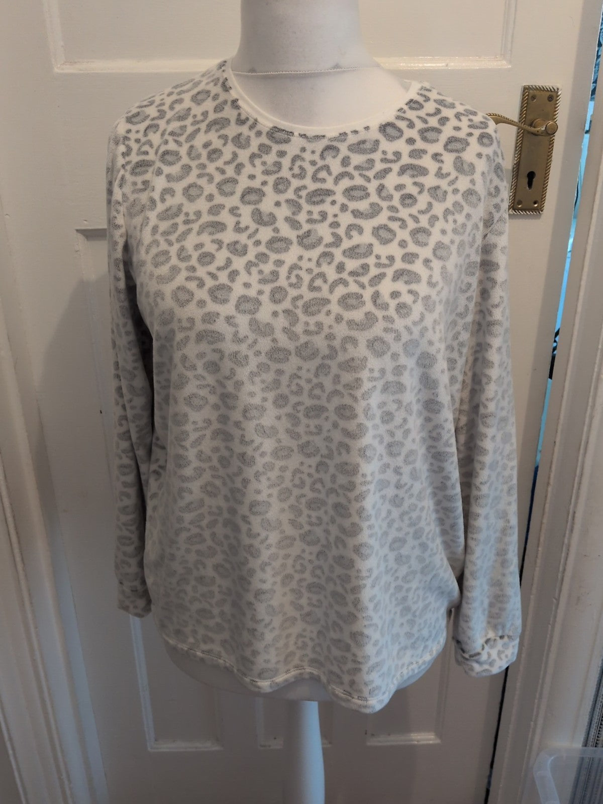 Primark 12-14 White Ultra Soft Fluffy Pullover Jumper