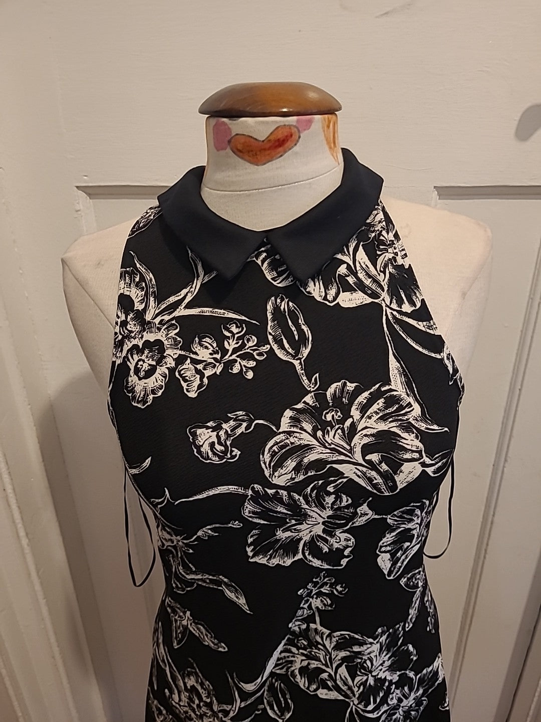 Ladies Miss Selfridge Size 8 Black And white Sleeveless Dress