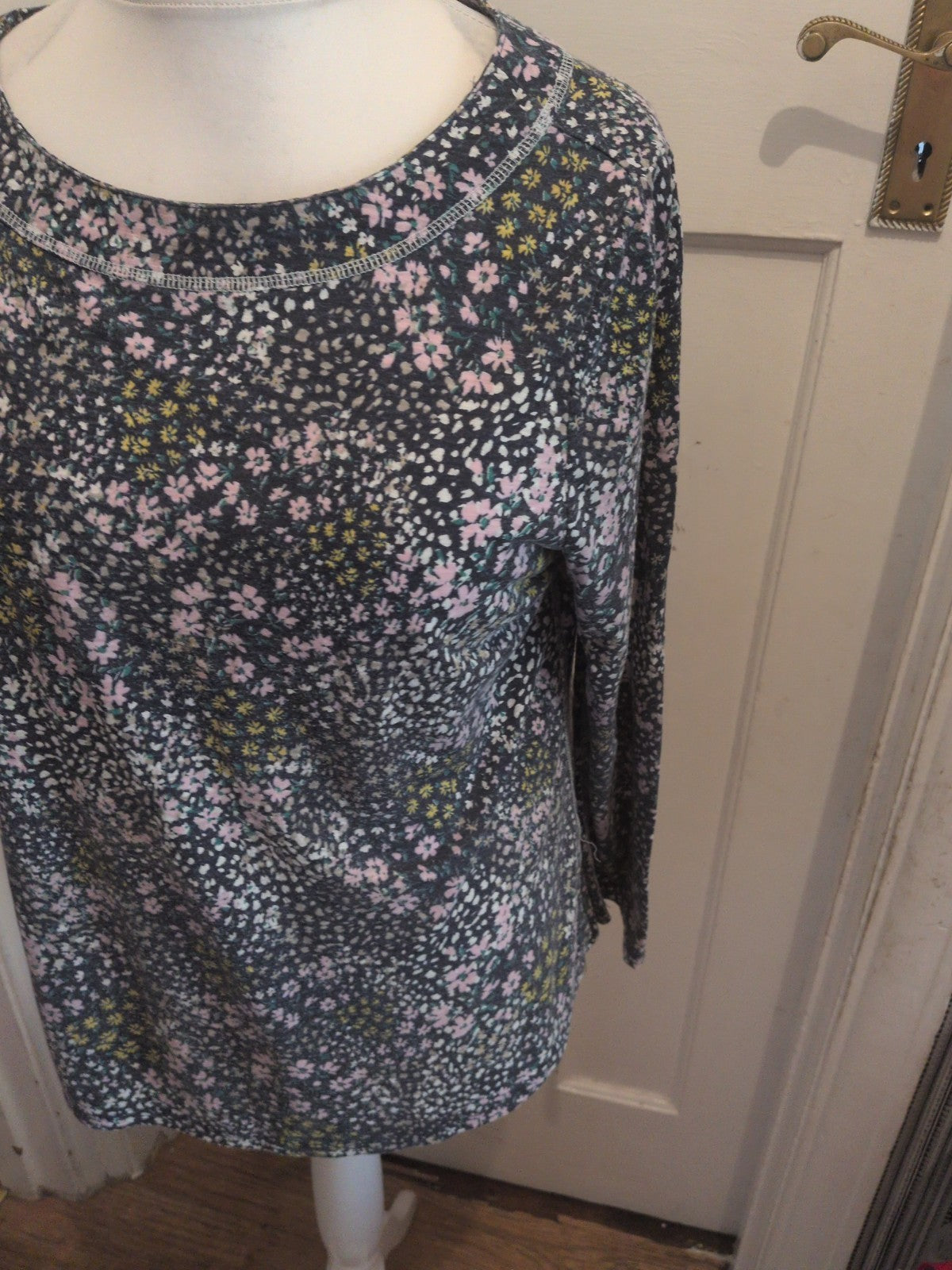 Ladies Bonmarche Size 18 Navy Floral Long Sleeve Blouse