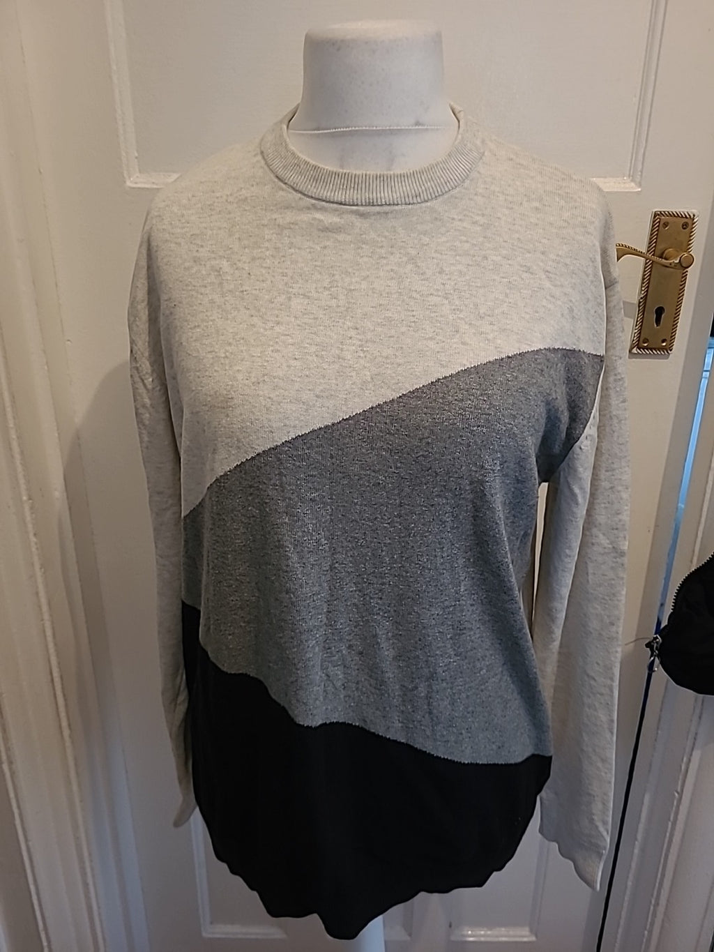 Mens Next Size XL Black And Grey Long Sleeved Pullover Jumper