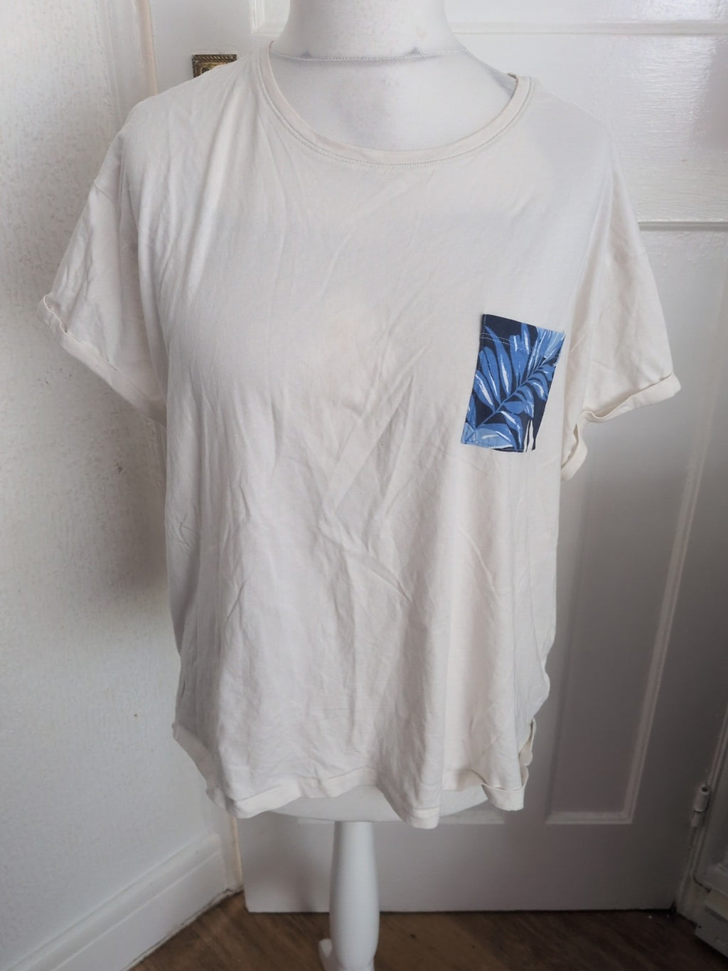 Mens Marks And Spencers Size 2XL White Round Neck Blue Pocket Short Sleeve...