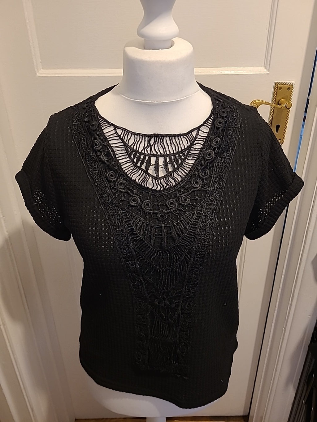 Ladies Size Large Black Knit Detailed Neck Short Sleeved Blouse