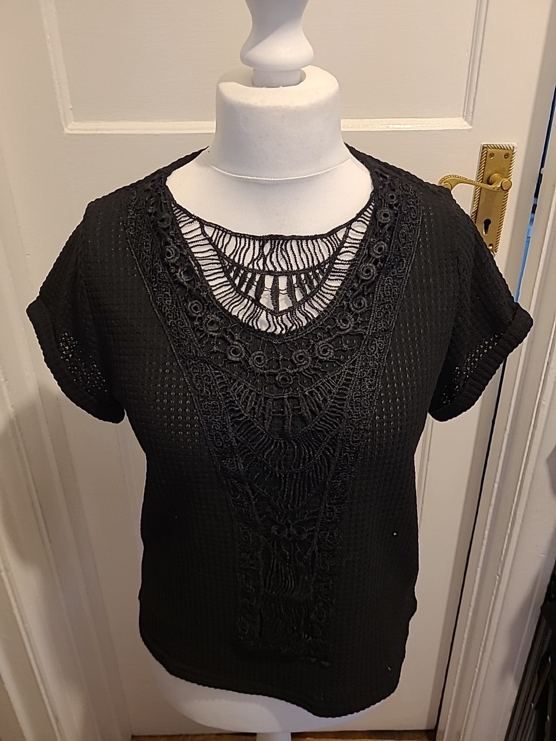 Ladies Size Large Black Knit Detailed Neck Short Sleeved Blouse