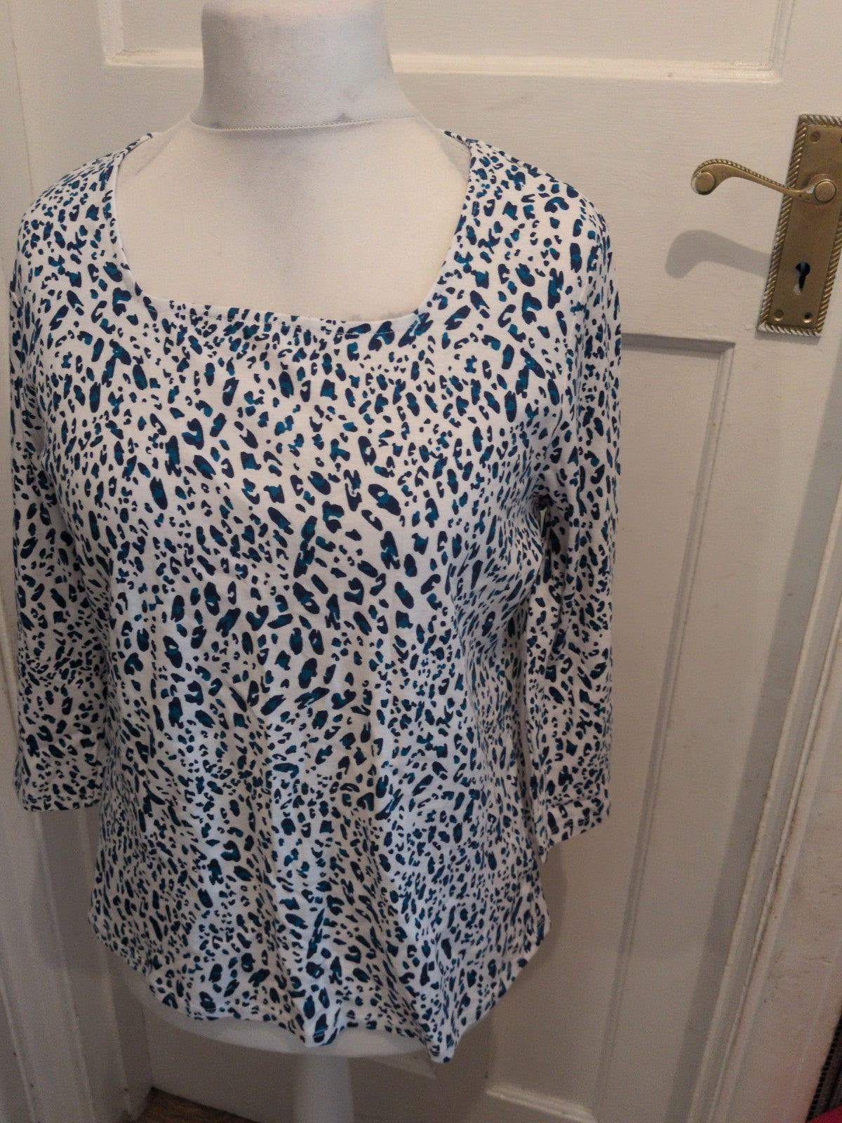Ladies Bonmarche Size 16 Blue And White Leopard Printed Long Sleeve Blouse