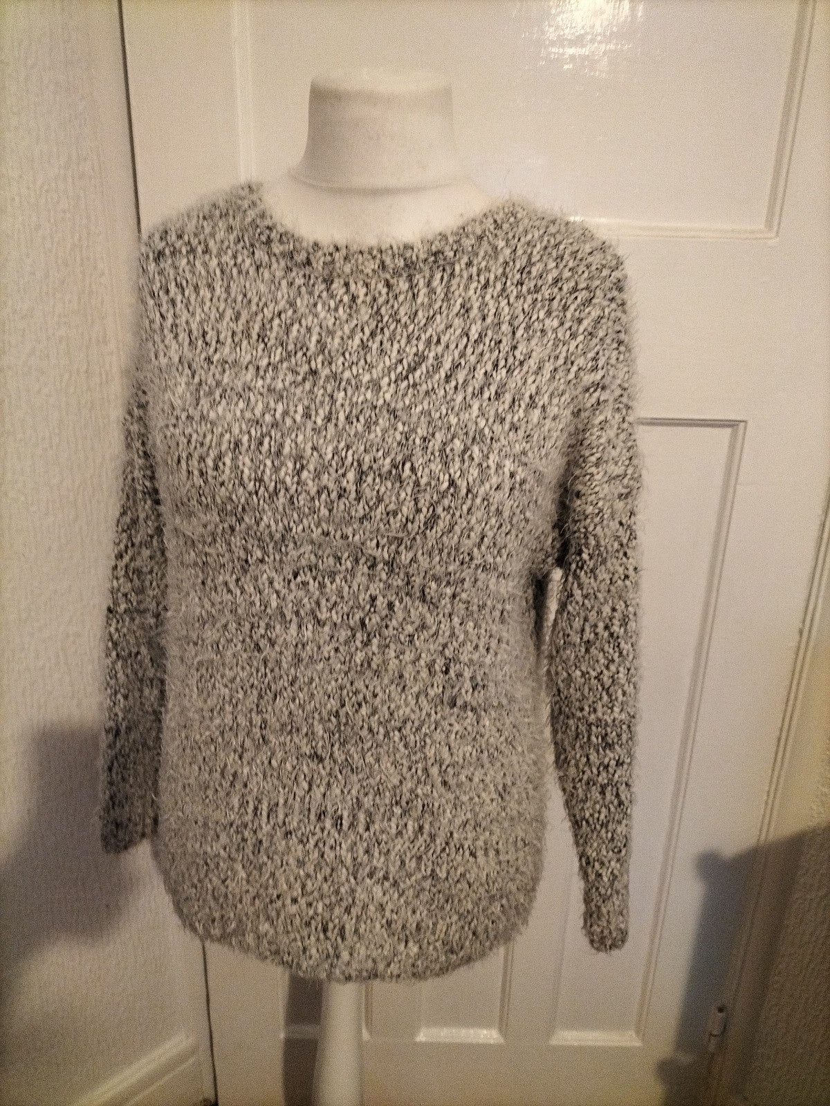 Ladies Primark Size 14 White And Grey Fleck Fluffy Pullover Jumper