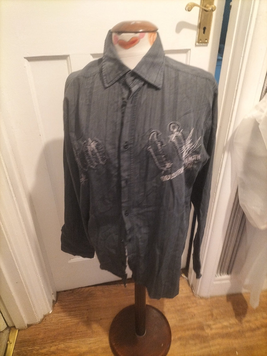 Mens Gotcha Size Large Navy/White Shirt