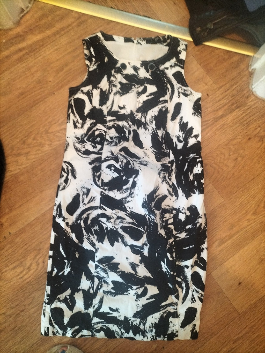 Ladies Alfani Size 6 Black And White Lined Sleeveless Dress