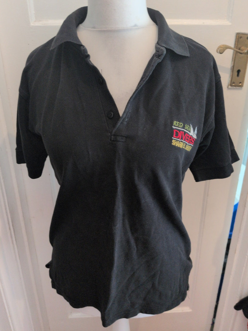 Medium Black Red Sea Divers Short Sleeve Polo