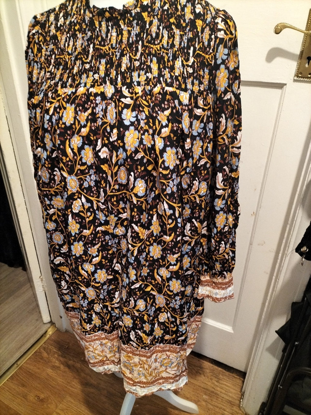 Ladies Labelrail Size Large Black Floral Long Sleeved A-Line Dress