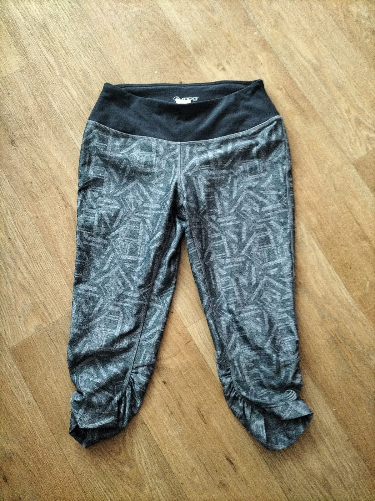 Ladies Mpg Size 10 Grey Fleck With Pink Cropped Leggings