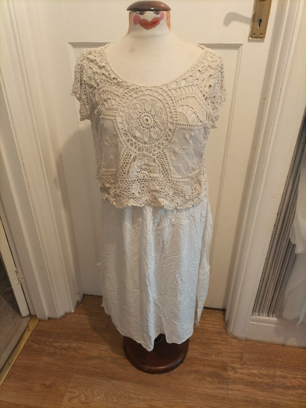 Ladies Size Large White Mesh Detail Short Sleeved Dress