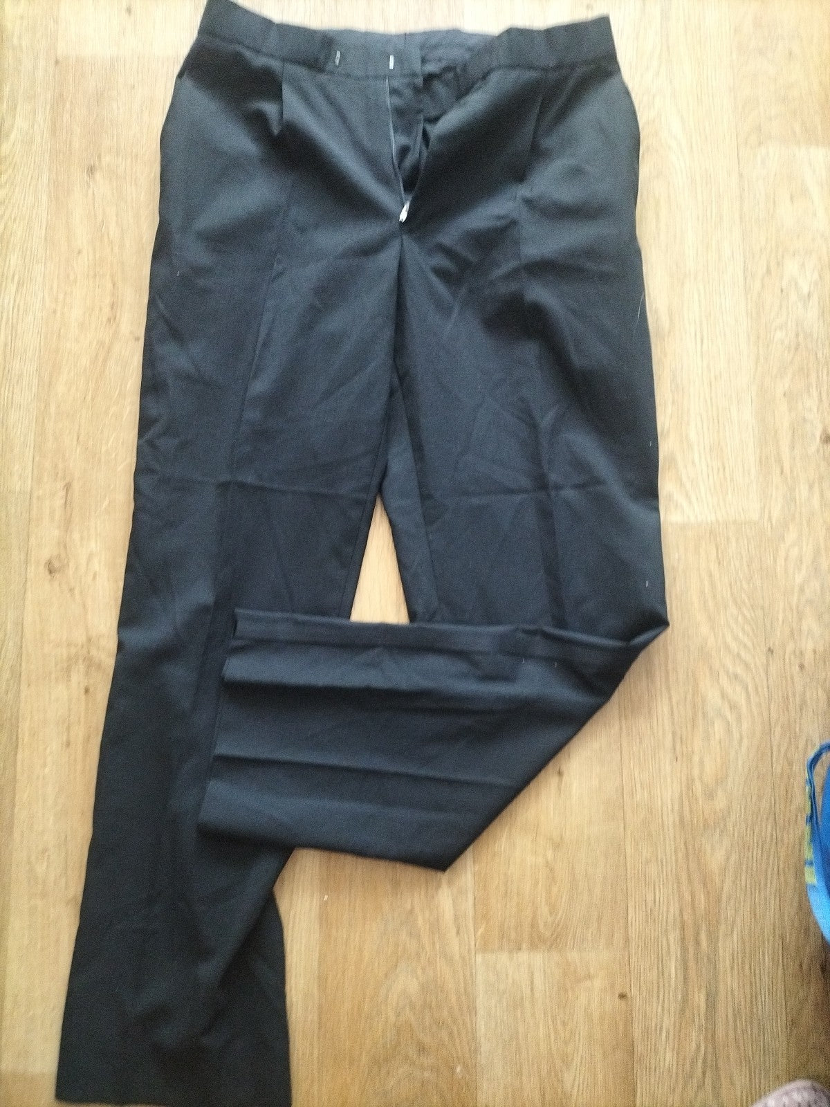 Mens Sovereign Size 32R Black Trousers