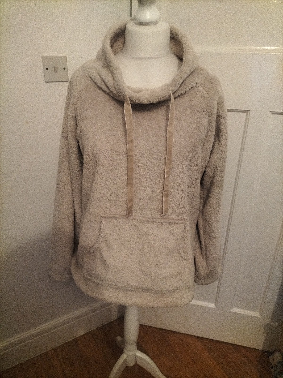 Ladies Size Large Beige Fluffy Pullover Jumper
