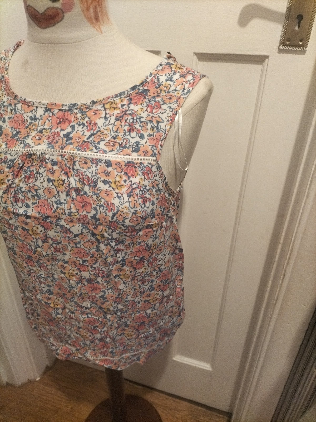 Ladies F&F Size 8 Multicoloured Floral Sleeveless Tank Tshirt