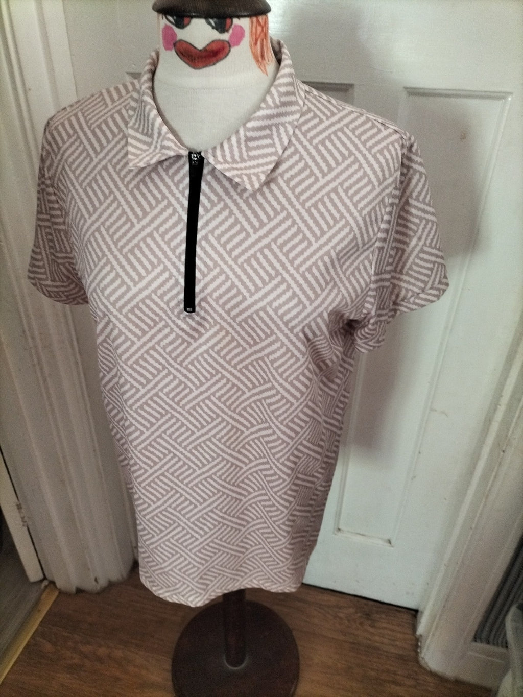 Ladies Size Small Beige White Short Sleeved Blouse