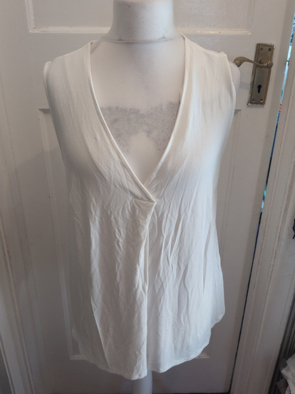 Bodyflirt Large White V Neck Sleeveless Blouse