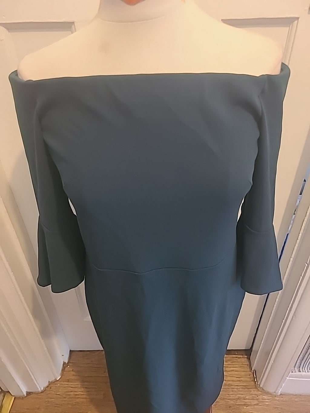 Ladies H&M Size Medium Green Short Sleeve Dress